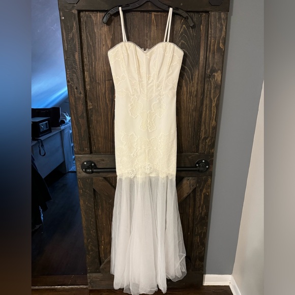 BCBGMaxAzria Dresses & Skirts - NWT BCBG Off white “Alyce” dress